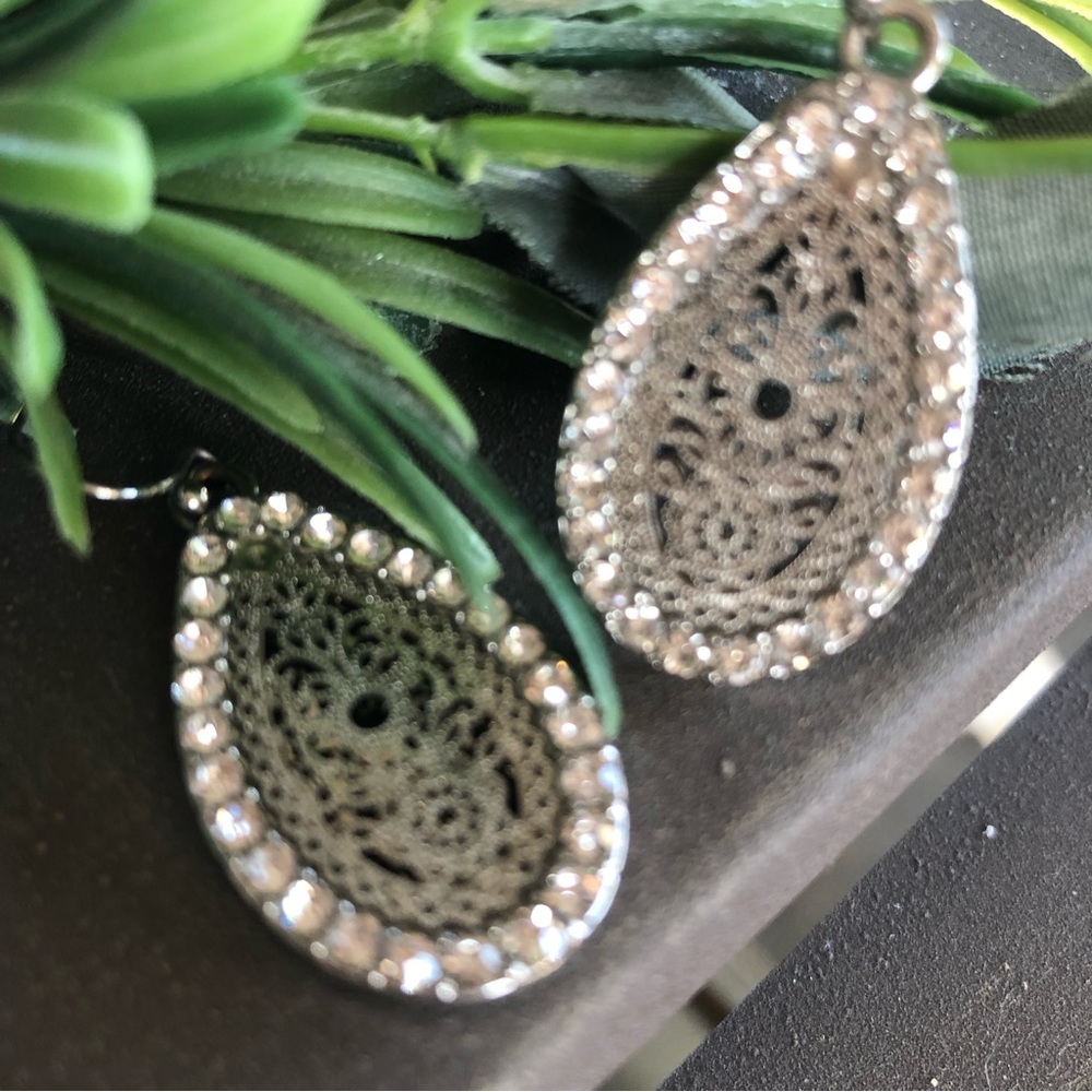 Arcadia small filigree teardrop earrings in silver/francesca’s.